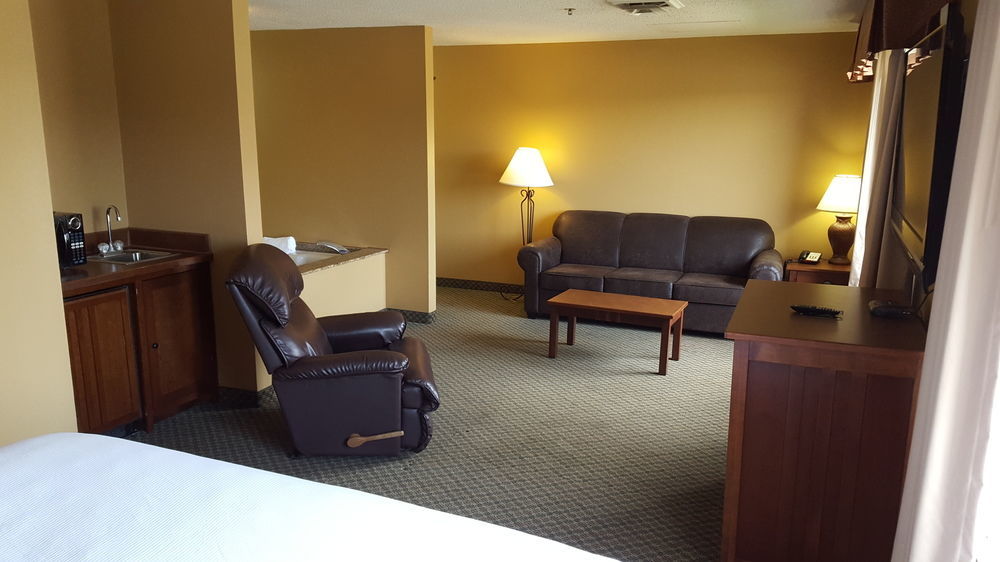 C'Mon Inn & Suites Fargo Exterior photo